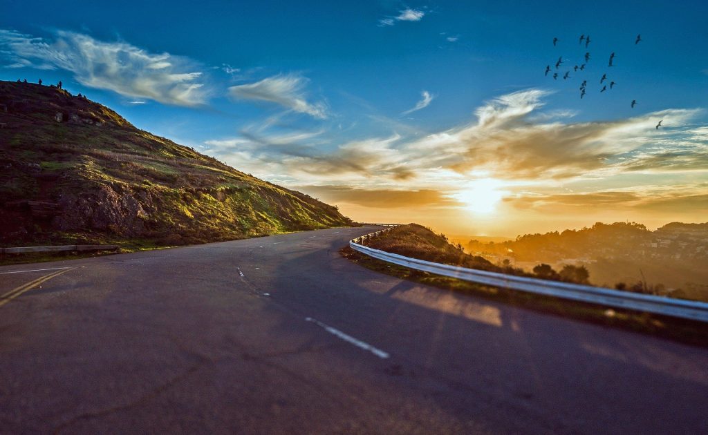 winding-road-1556177_1920